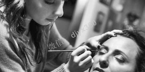 屌丝化妆师的逆袭之路，通过整合上下游资源，垄断婚庆策划行业