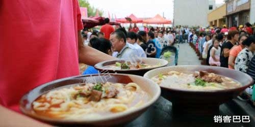 小型面馆营销技巧，100元吃一年面条，秒杀一条街！