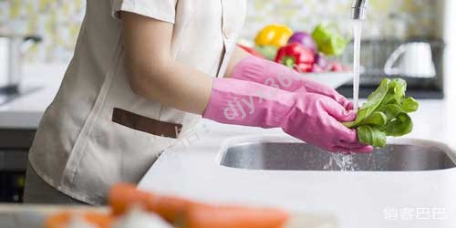 家政服务商业模式，通过首单免费吸引客户，后期推出包年服务转化用户！