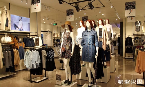 服装店的营销策略，如何利用赠品轻松引流，帮你快速打开市场