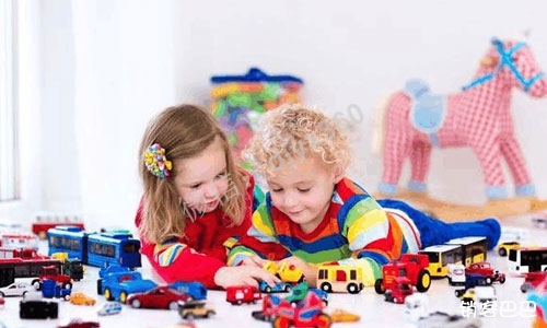 玩具免费模式案例，如何利用免费玩具吸引大量儿童，后端对接平台的商业模式