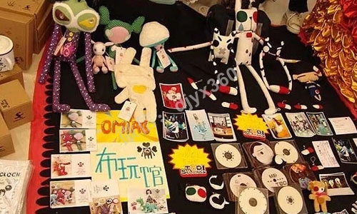 摆地摊也有营销模式，大学生摆地摊3年，在老家买了两套房124万