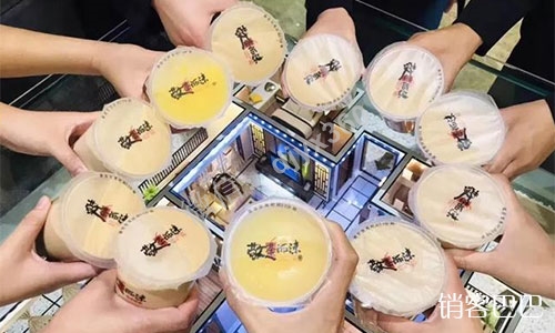 社群营销成功案例，如何用51个微信群盘活25家店，年销售1千万