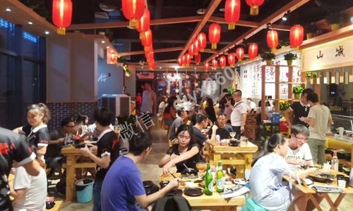 烧烤店怎么搞活动吸引人，如何利用“亏钱思维”模式，6个月赚150万